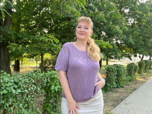 [Юлия Быченко] Футболка с круглой кокеткой (2025)_0.png